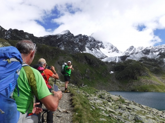Trekking to Saent Waterfalls