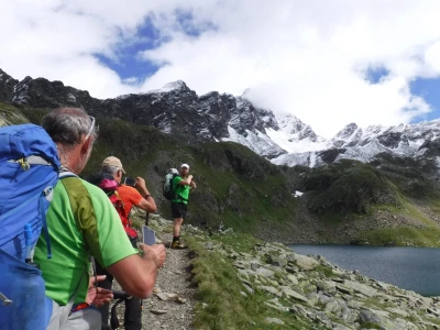 Trekking to Malghette lake_2