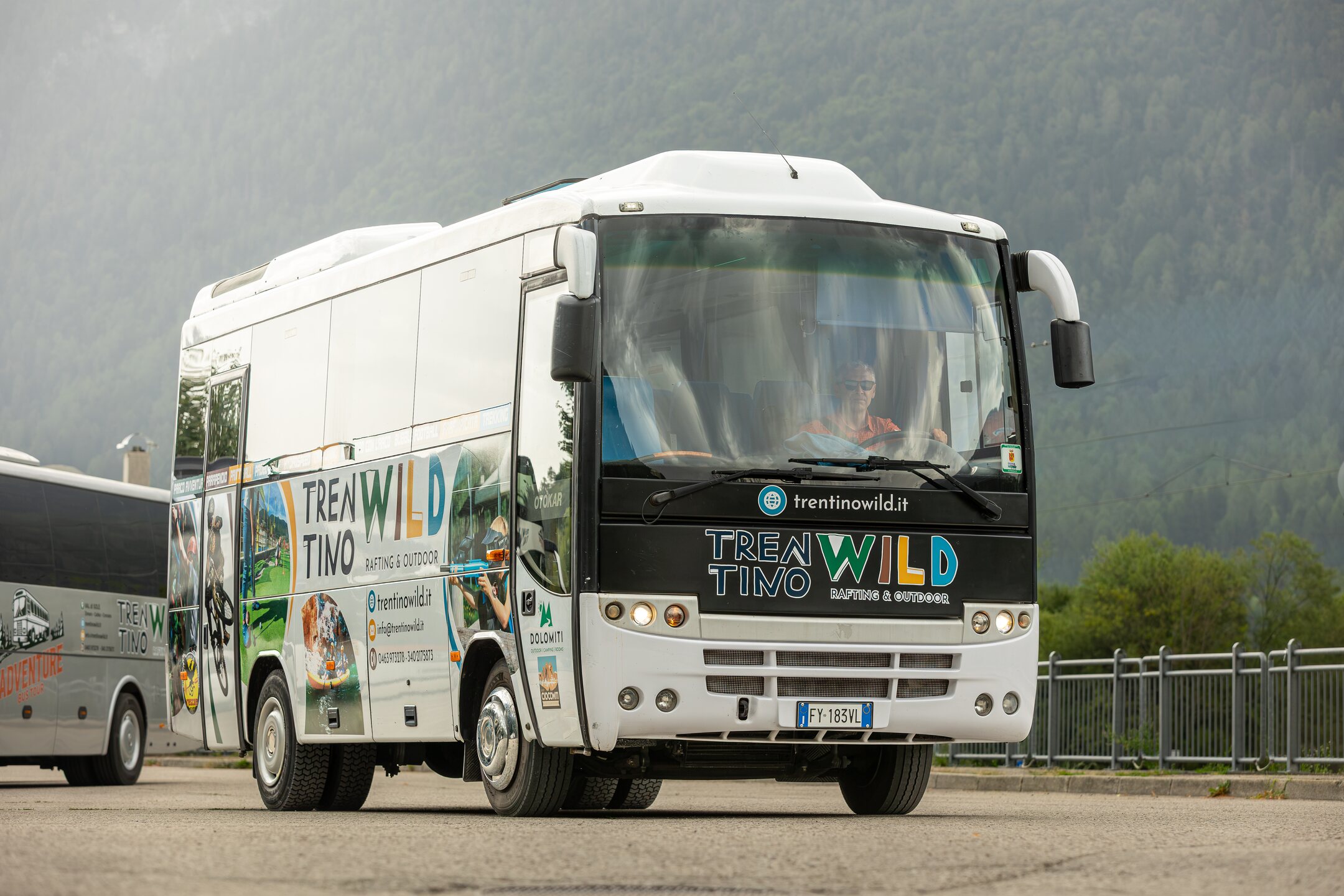 Minibus Trentino Wild per piccoli gruppi e transfer